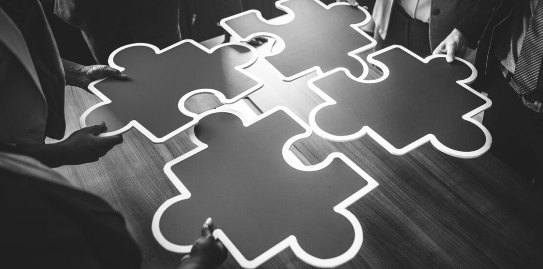 business-people-connecting-puzzle-pieces